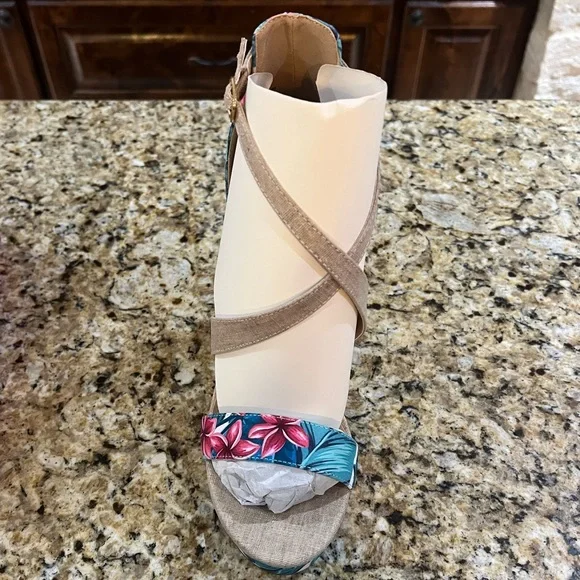 New - Natalia Strappy Block Heel in Teal and Pink - Picture 3 of 9